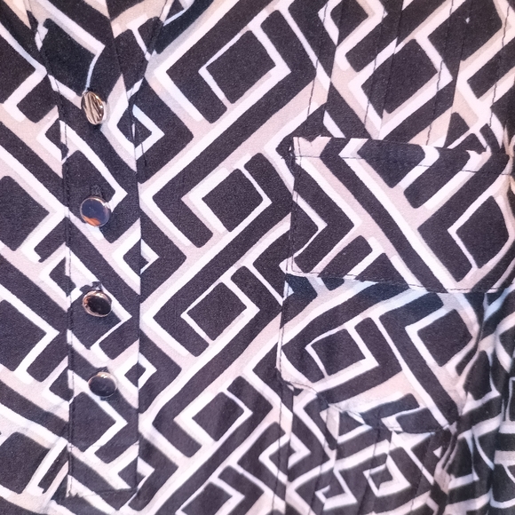 3x split neck roll tab sleeve top - Picture 3 of 4